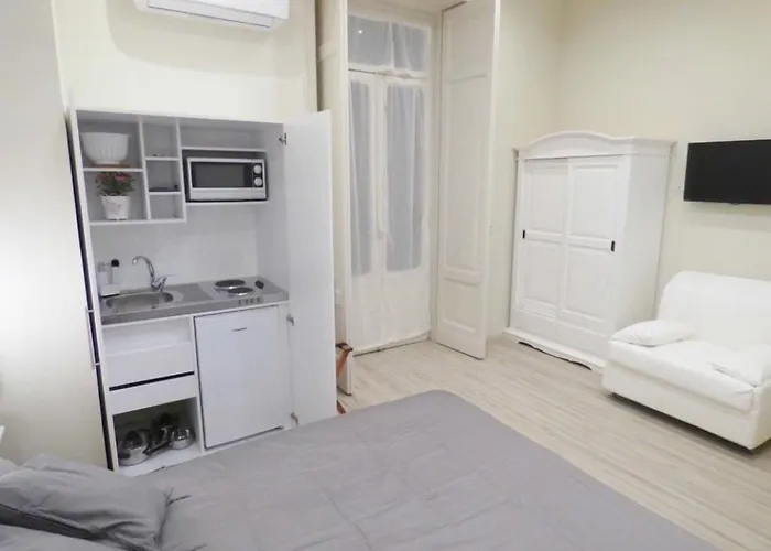 Bed and Breakfast Da Polly a Piazza Amedeo Napoli